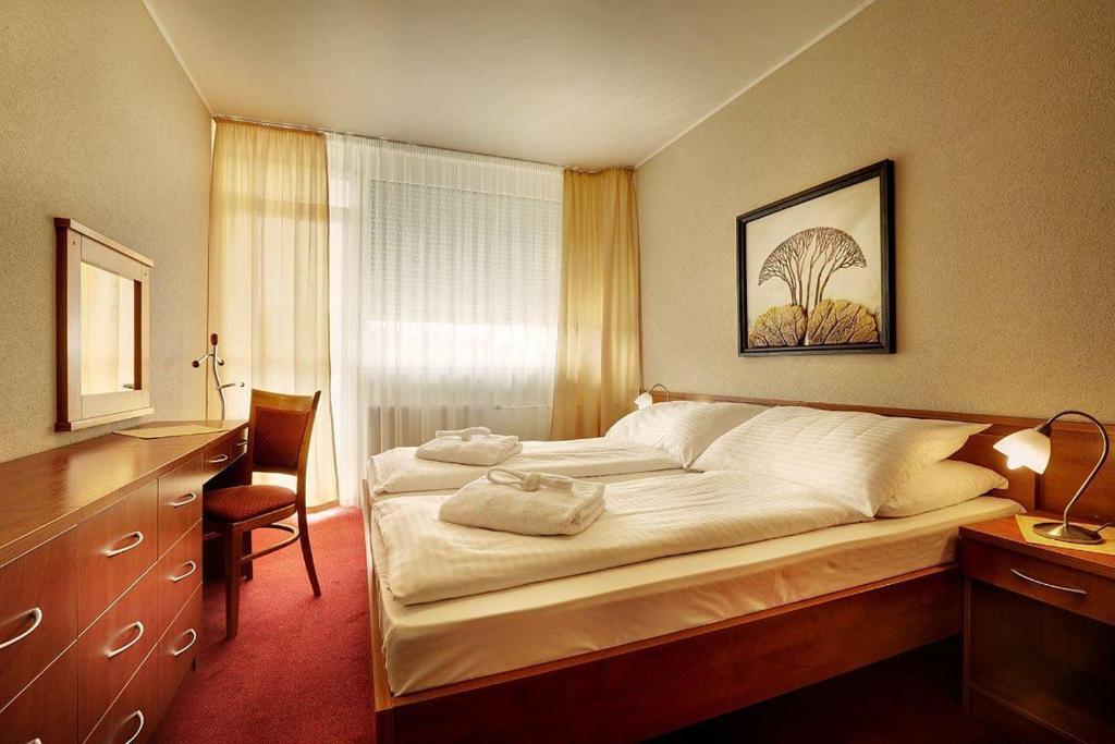 Kupelny Hotel Rubin Dudince Zimmer foto