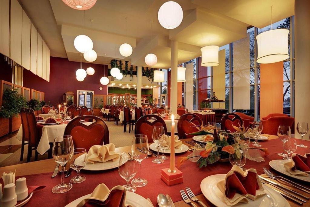 Kupelny Hotel Rubin Dudince Exterior foto